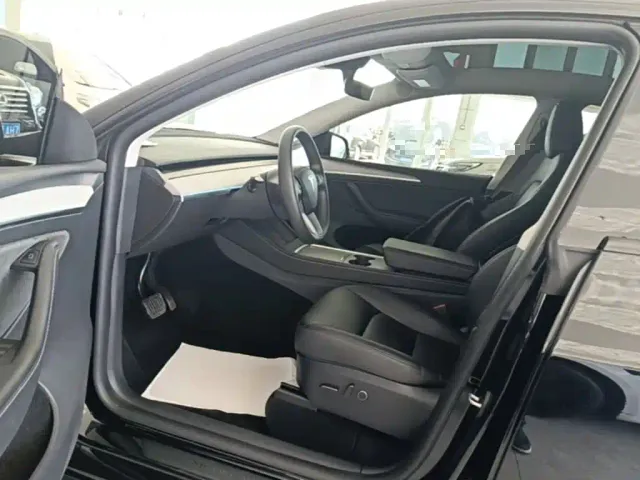Tesla Model Y — Фото автомобиля 15
