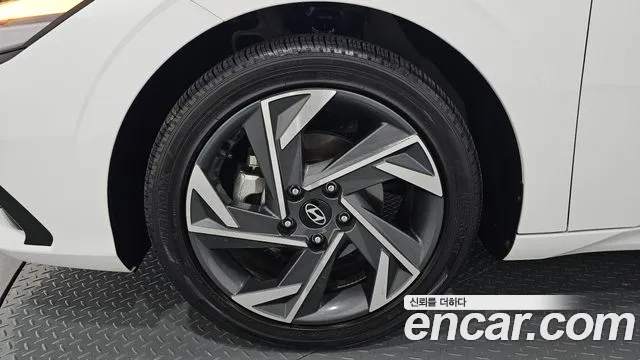 Hyundai Avante CN7 — Фото автомобиля 5