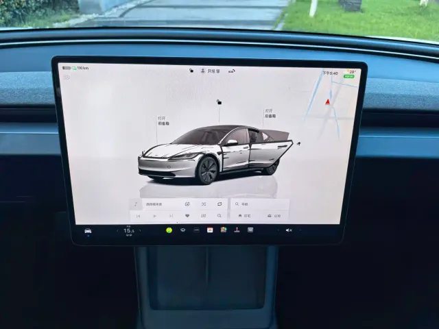 Tesla Model 3 — Фото автомобиля 18