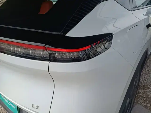 Dongfeng Fengshen L7 — Фото автомобиля 7