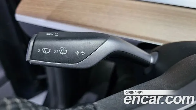 Tesla Model Y — Фото автомобиля 24
