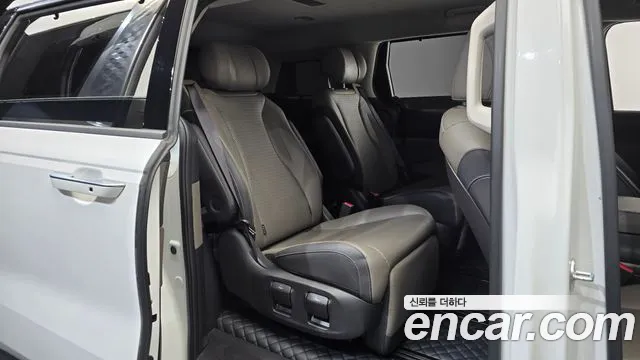 Kia Carnival Generation 4 — Фото автомобиля 11