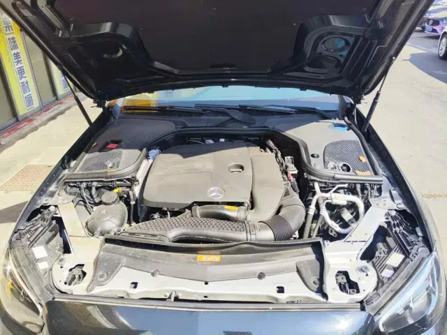 Mercedes-Benz E-Class — Фото автомобиля 3
