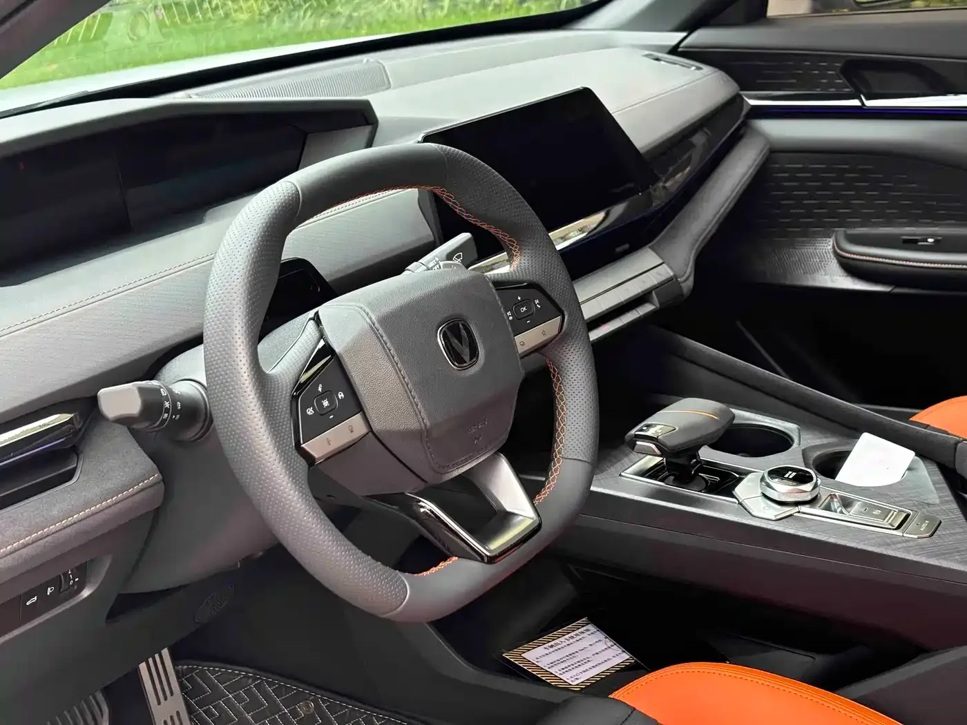 Changan Changan UNI-V 2024 1.5T Deluxe Sport — Фото автомобиля 11
