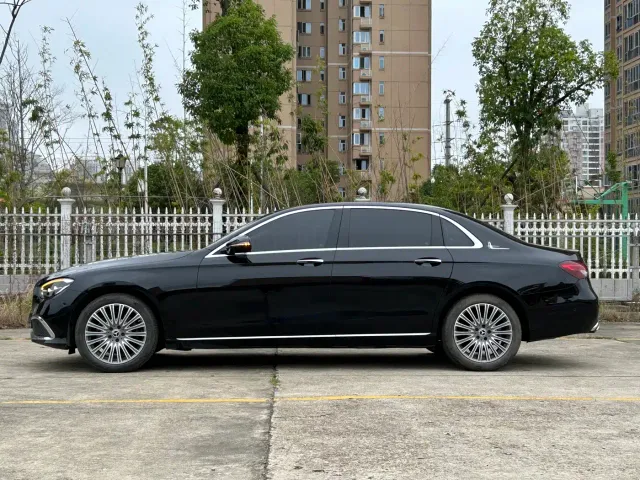 Mercedes-Benz E-Class — Фото автомобиля 3