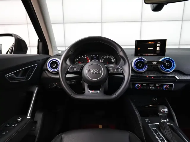 Audi Q2L — Фото автомобиля 5