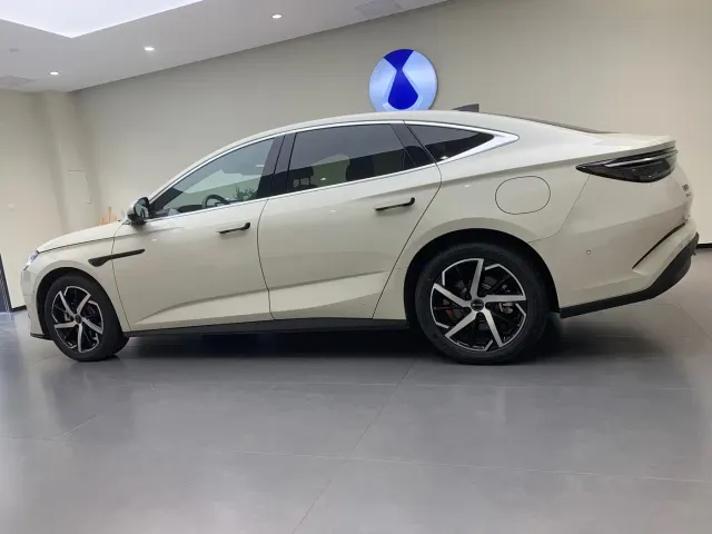 BYD Seal 07 DM-i — Фото автомобиля 3