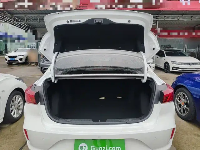 Changan Eado — Фото автомобиля 18