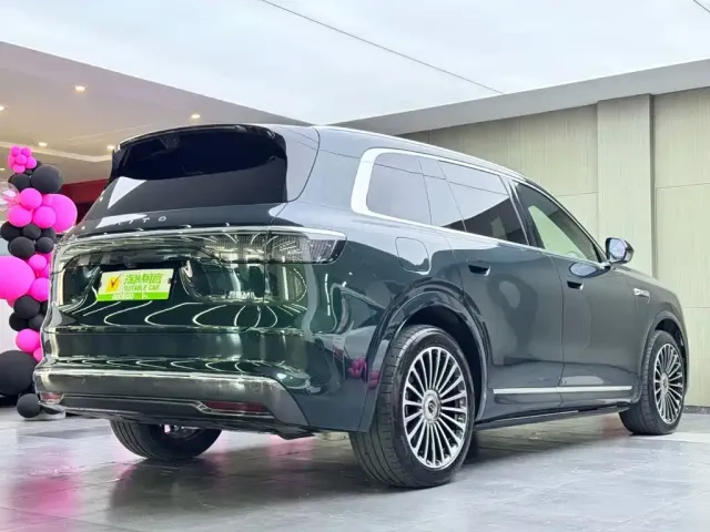 AITO Wenjie AITO M8 2025 Extended Range Ultra 53.4kWh 6-Seater — Фото автомобиля 4