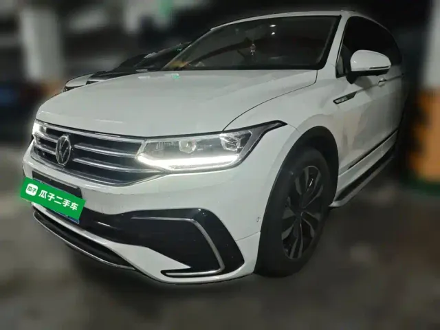 Фотография автомобиля — Volkswagen Tiguan L