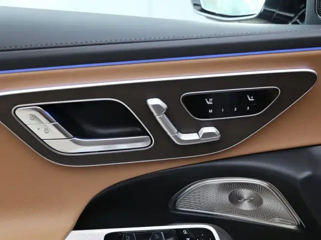 Mercedes-Benz E-Class — Фото автомобиля 12