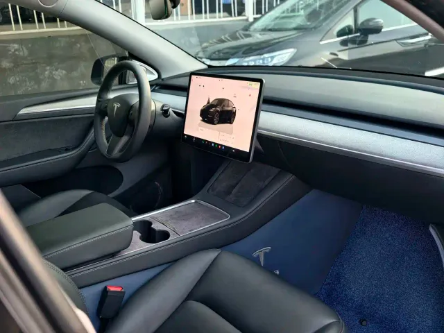 Tesla Model Y — Фото автомобиля 22