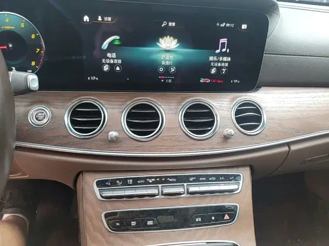 Mercedes-Benz E-Class — Фото автомобиля 12