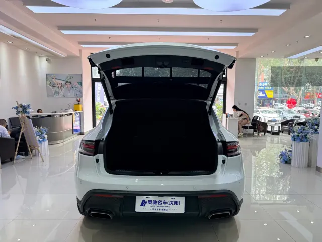 Porsche Macan — Фото автомобиля 24