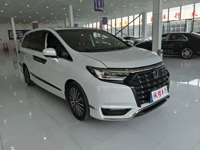 Honda Elysion — Фото автомобиля 3