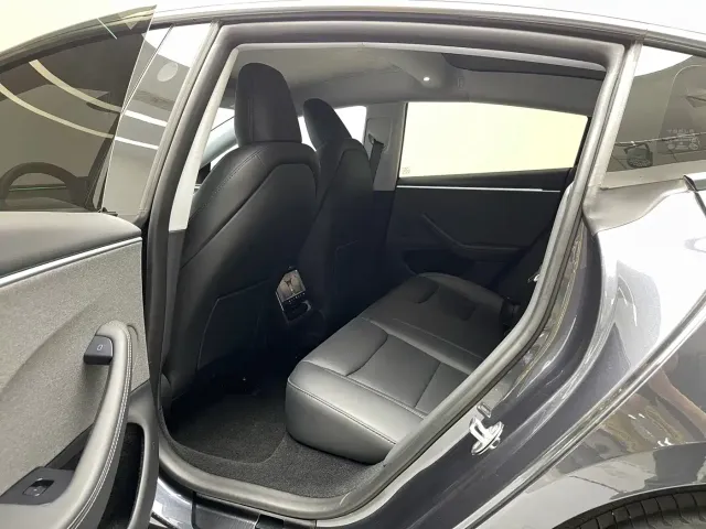 Tesla Model 3 — Фото автомобиля 6