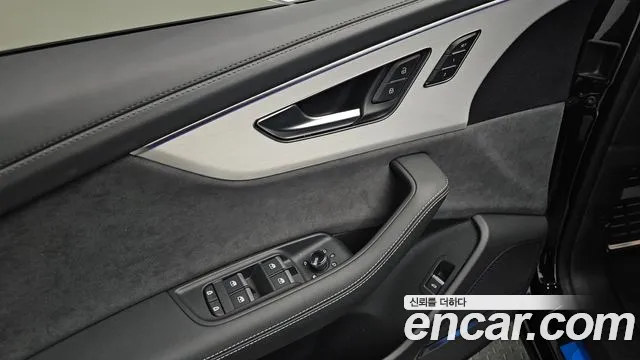 Audi Q8 55 TFSI quattro Premium — Фото автомобиля 27