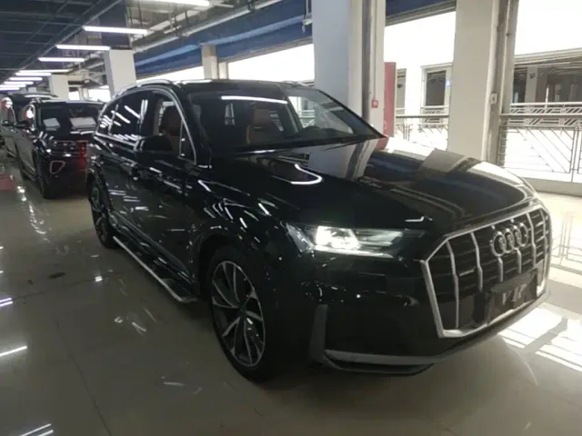 Audi Q7 — Фото автомобиля 3