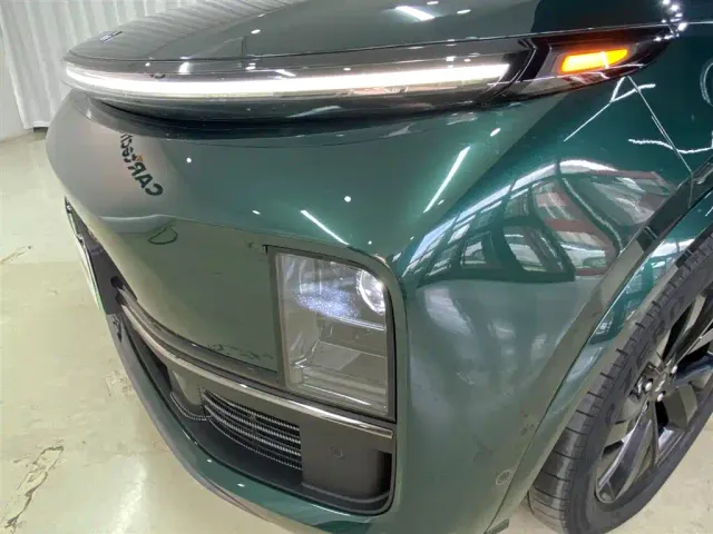 Li Auto L8 — Фото автомобиля 22