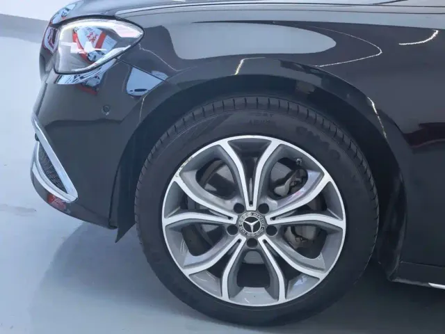 Mercedes-Benz E-Class — Фото автомобиля 7