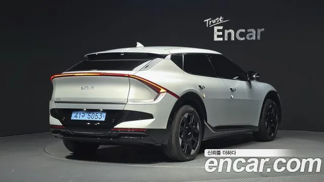 Kia EV6 — Фото автомобиля 2