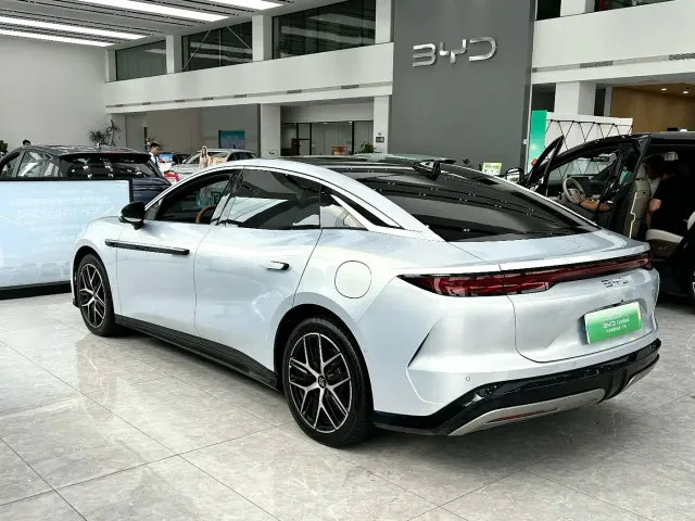 BYD Han L — Фото автомобиля 9