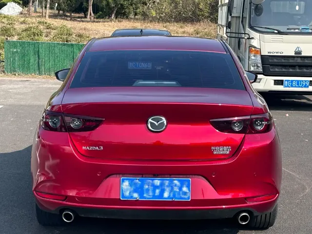 Mazda Axela — Фото автомобиля 8