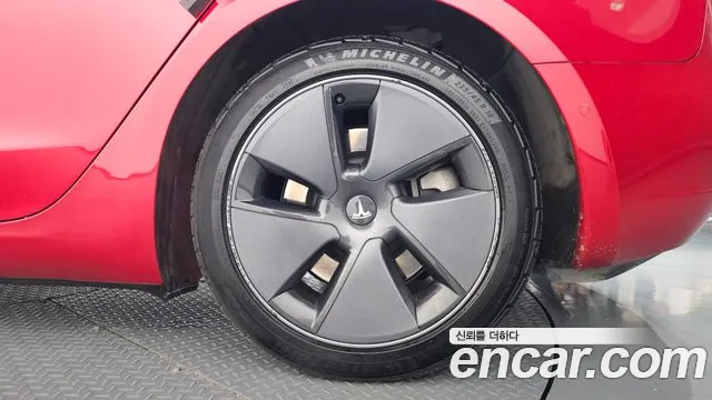 Tesla Model 3 — Фото автомобиля 6