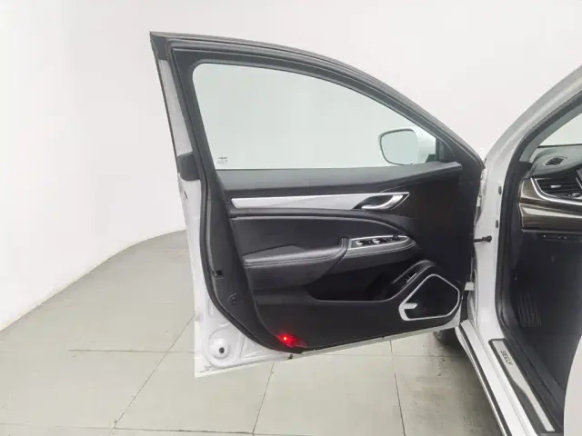 Geely Borui — Фото автомобиля 8