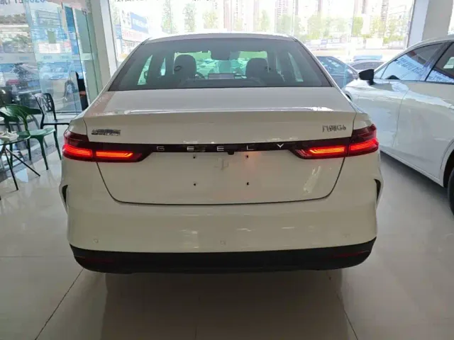 Geely Geometry G6 — Фото автомобиля 5
