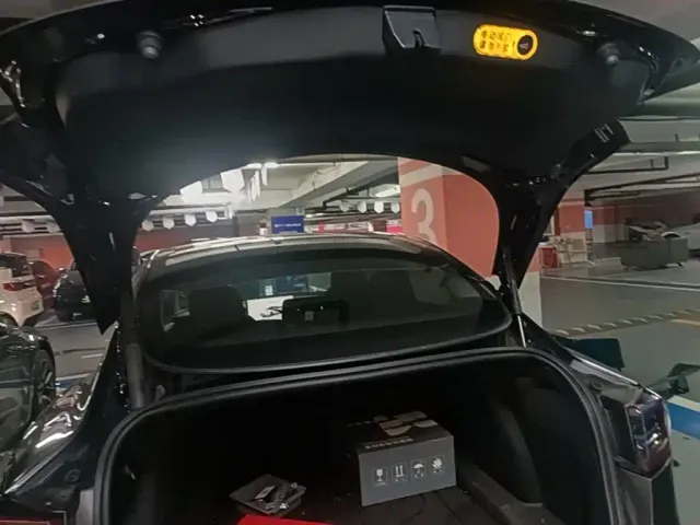Tesla Model 3 — Фото автомобиля 18