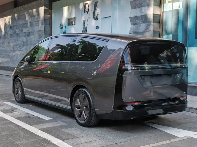 Li Auto MEGA — Фото автомобиля 9
