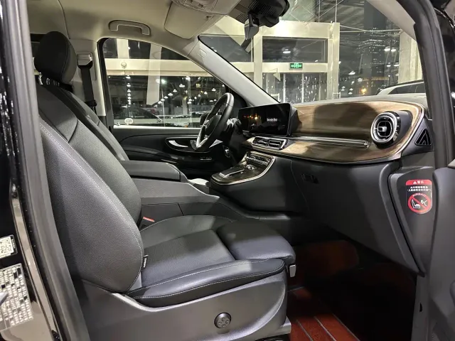 Mercedes-Benz V-Class — Фото автомобиля 10