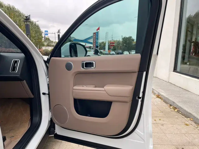 Li Auto L7 — Фото автомобиля 11