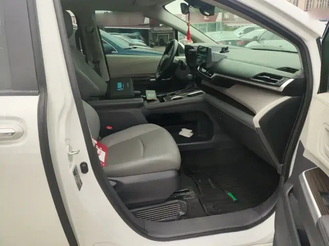 Toyota Granvia — Фото автомобиля 24