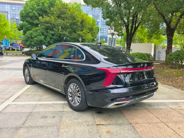 Hongqi H5 — Фото автомобиля 6