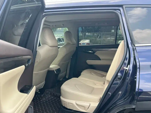 Toyota Highlander — Фото автомобиля 13