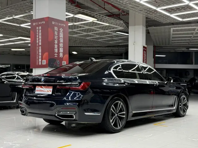 BMW 7 Series — Фото автомобиля 6