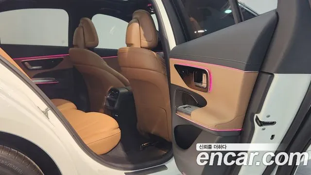Mercedes-Benz E-Class — Фото автомобиля 12