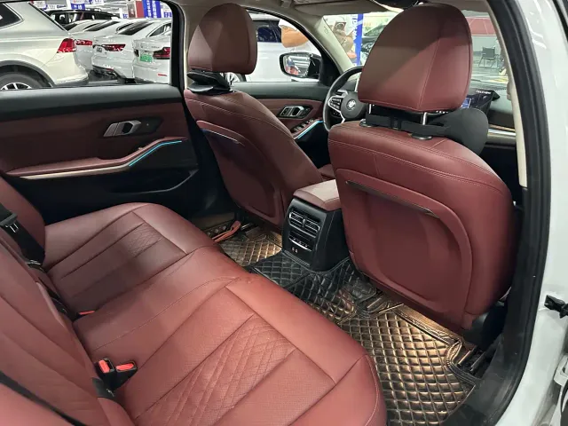 BMW 3 Series — Фото автомобиля 14