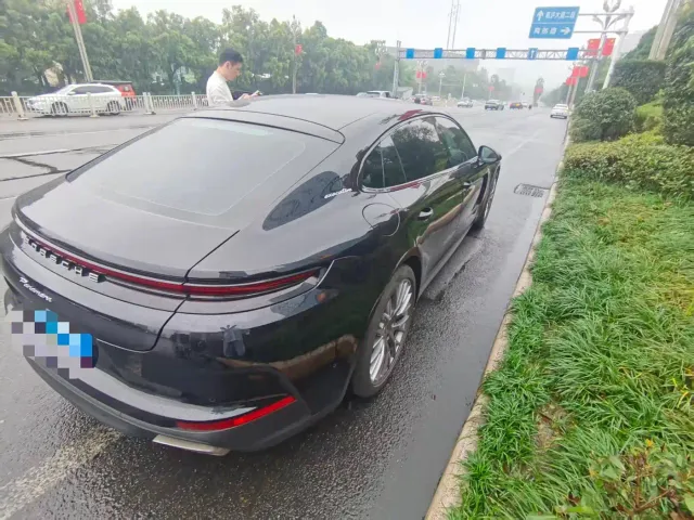 Porsche Panamera — Фото автомобиля 3