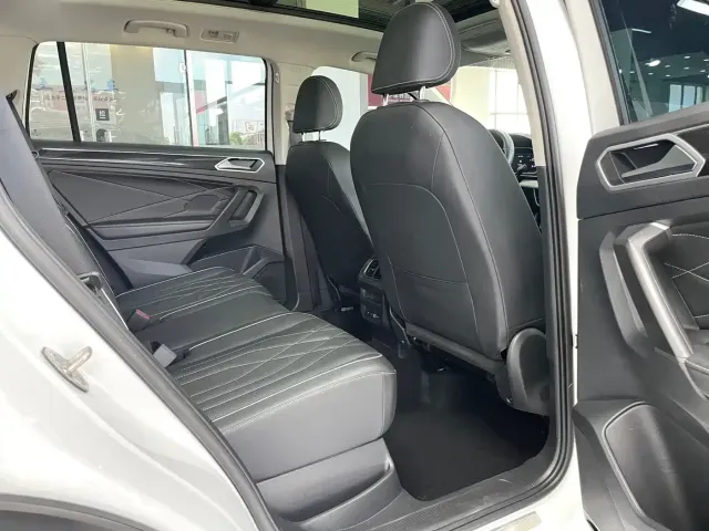 Volkswagen Tiguan L — Фото автомобиля 13