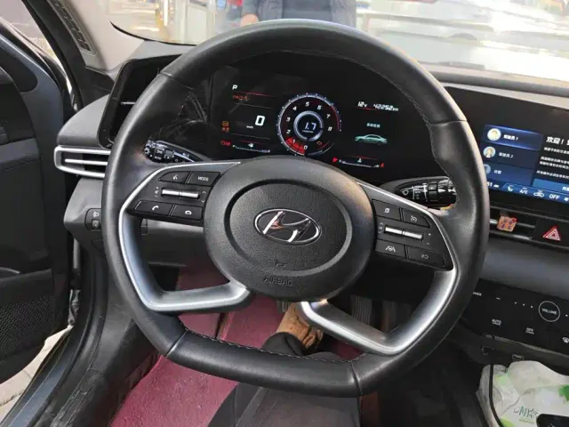 Hyundai Elantra — Фото автомобиля 15