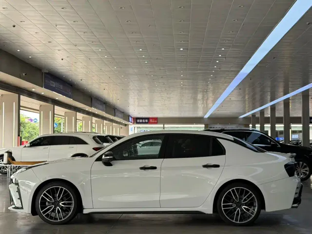 Lynk & Co 03 — Фото автомобиля 7