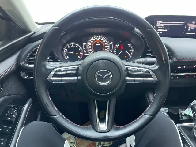 Mazda Axela — Фото автомобиля 9