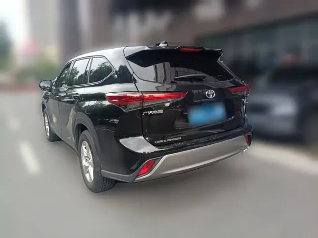 Toyota Highlander — Фото автомобиля 4