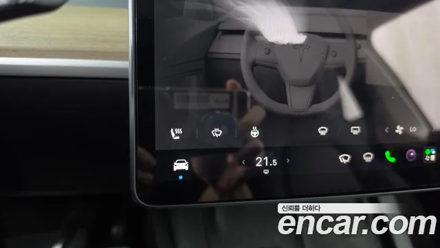 Tesla Model Y — Фото автомобиля 29