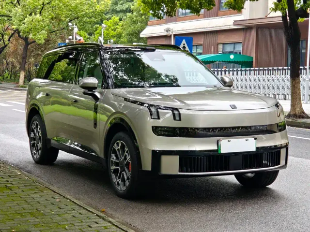 Lynk & Co 900 — Фото автомобиля 3