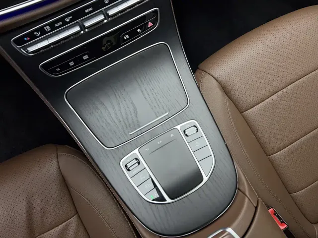 Mercedes-Benz E-Class — Фото автомобиля 15