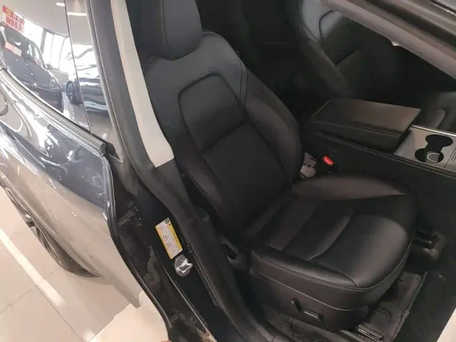 Tesla Model Y — Фото автомобиля 24